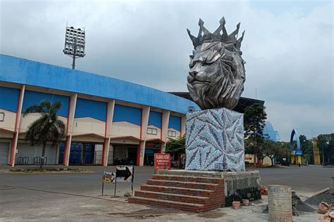 Singa Bajul di Stadion